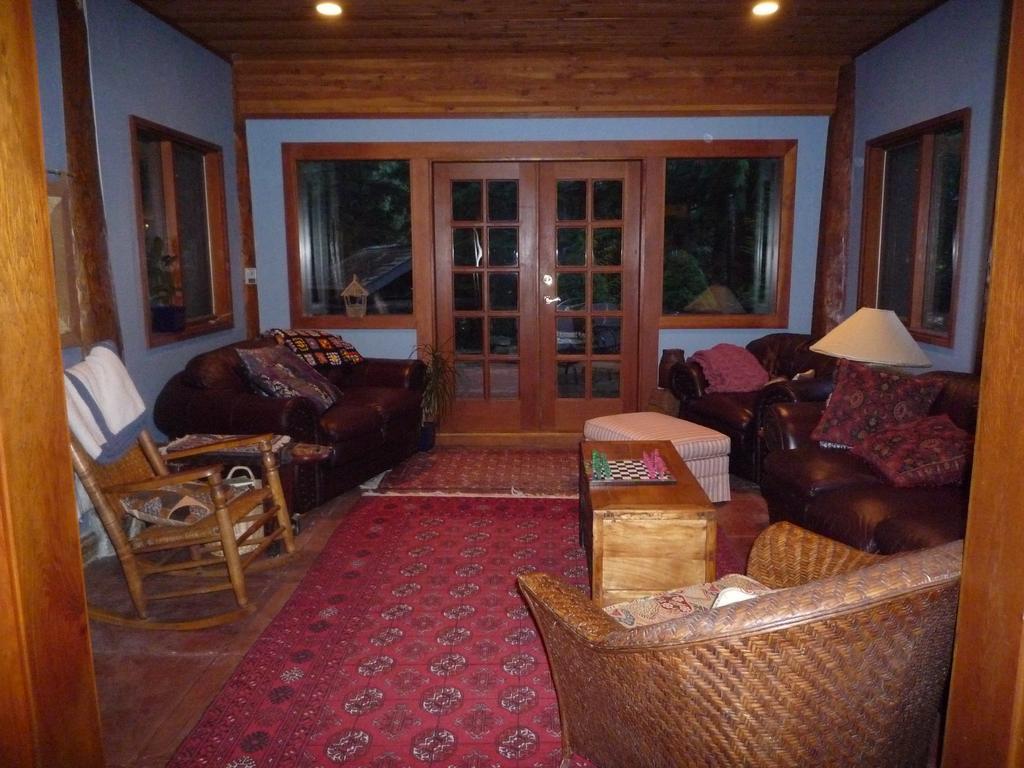 Inn At Clifftop Lane Bed And Breakfast Whistler Exteriör bild