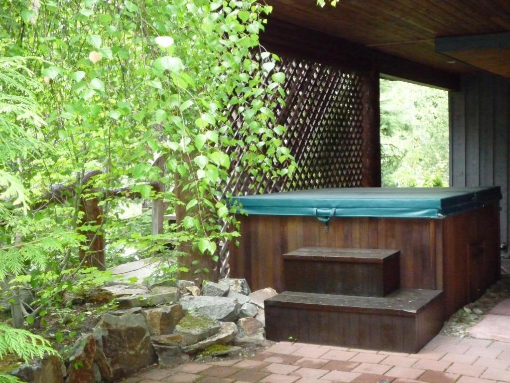 Inn At Clifftop Lane Bed And Breakfast Whistler Exteriör bild